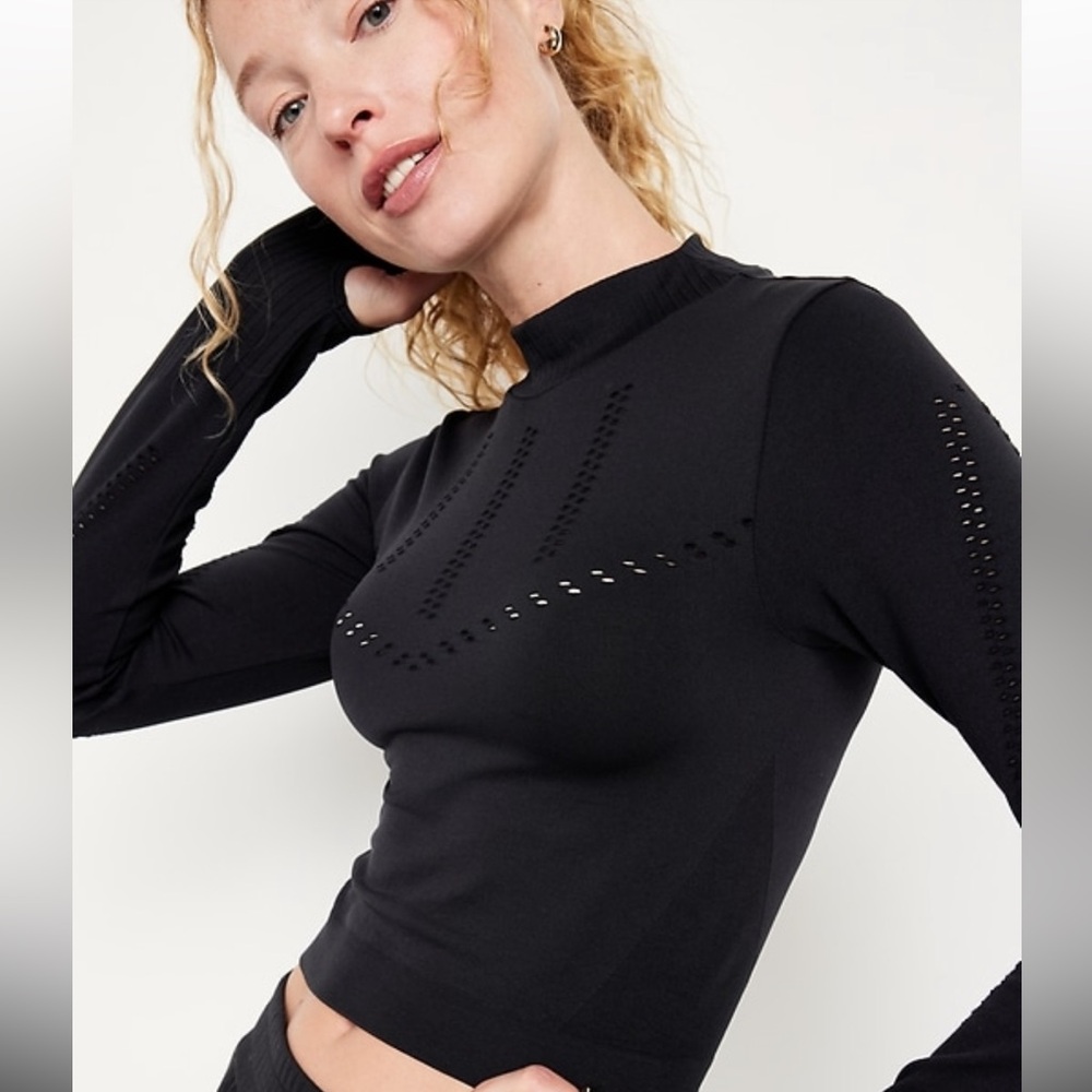 NWOT Old Navy Seamless Performance Crop Top